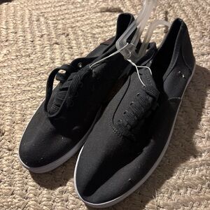Universal Thread Black Sneakers